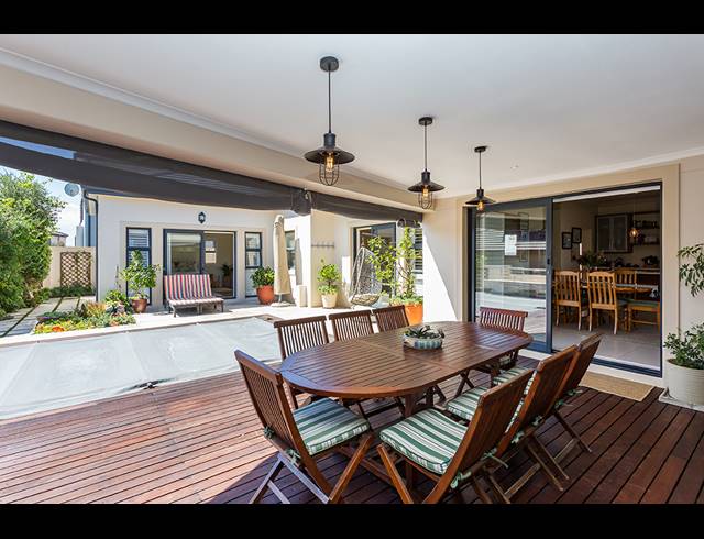 5 BEDROOM HOUSE FOR SALE IN BIG BAY